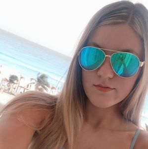 Meet your Posher, Jolie